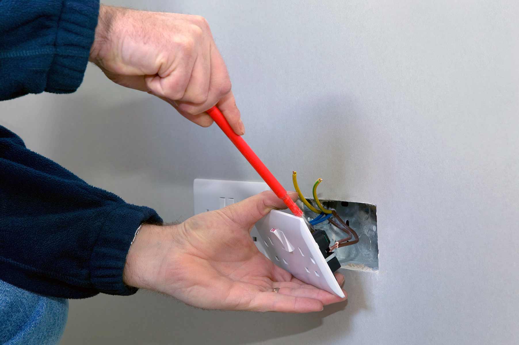 Our electricians can install plug sockets for domestic and commercial proeprties in Cowdenbeath and the local area. 